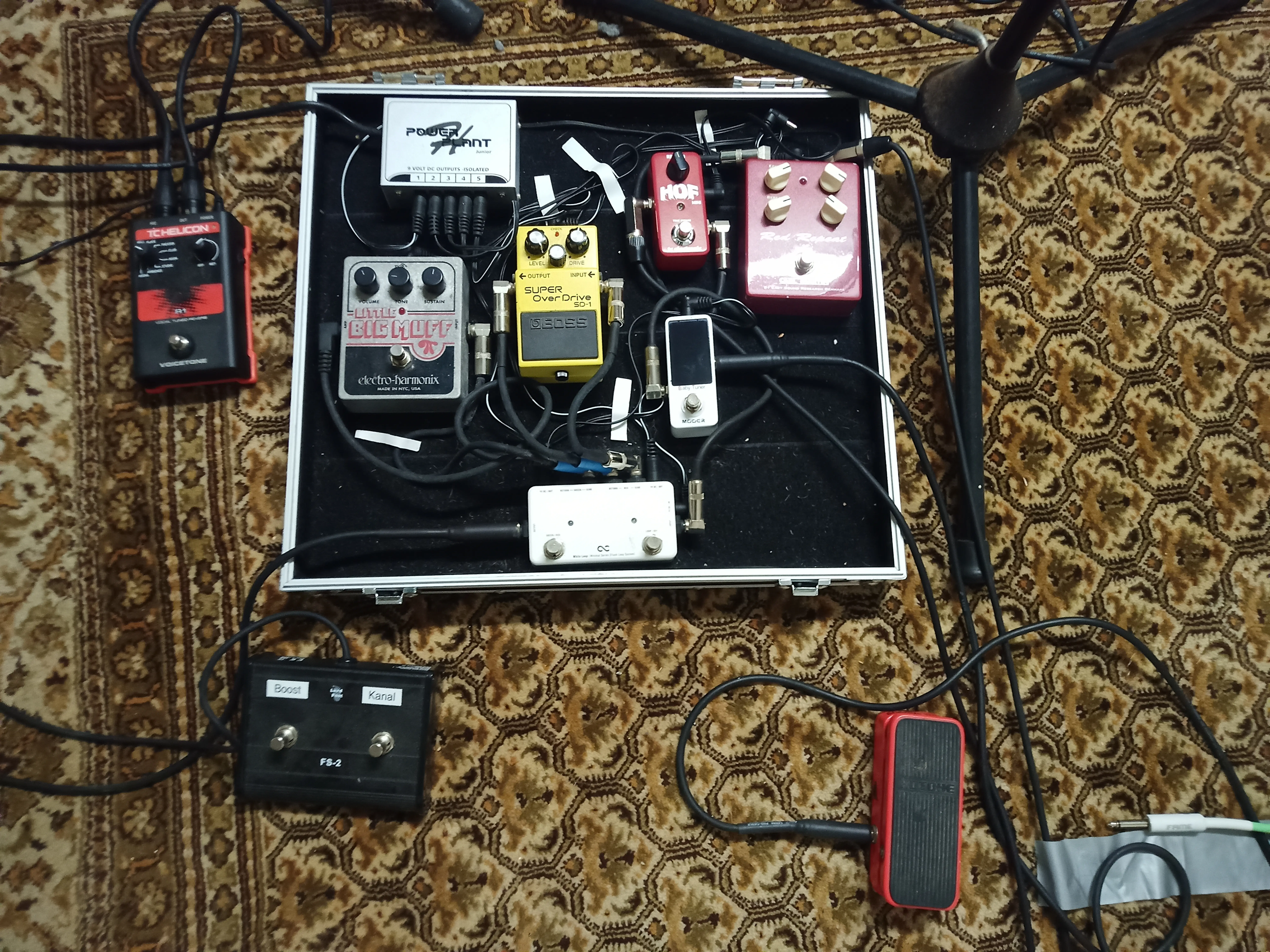 Lone Strikes Pedal Board im alten Proberaum